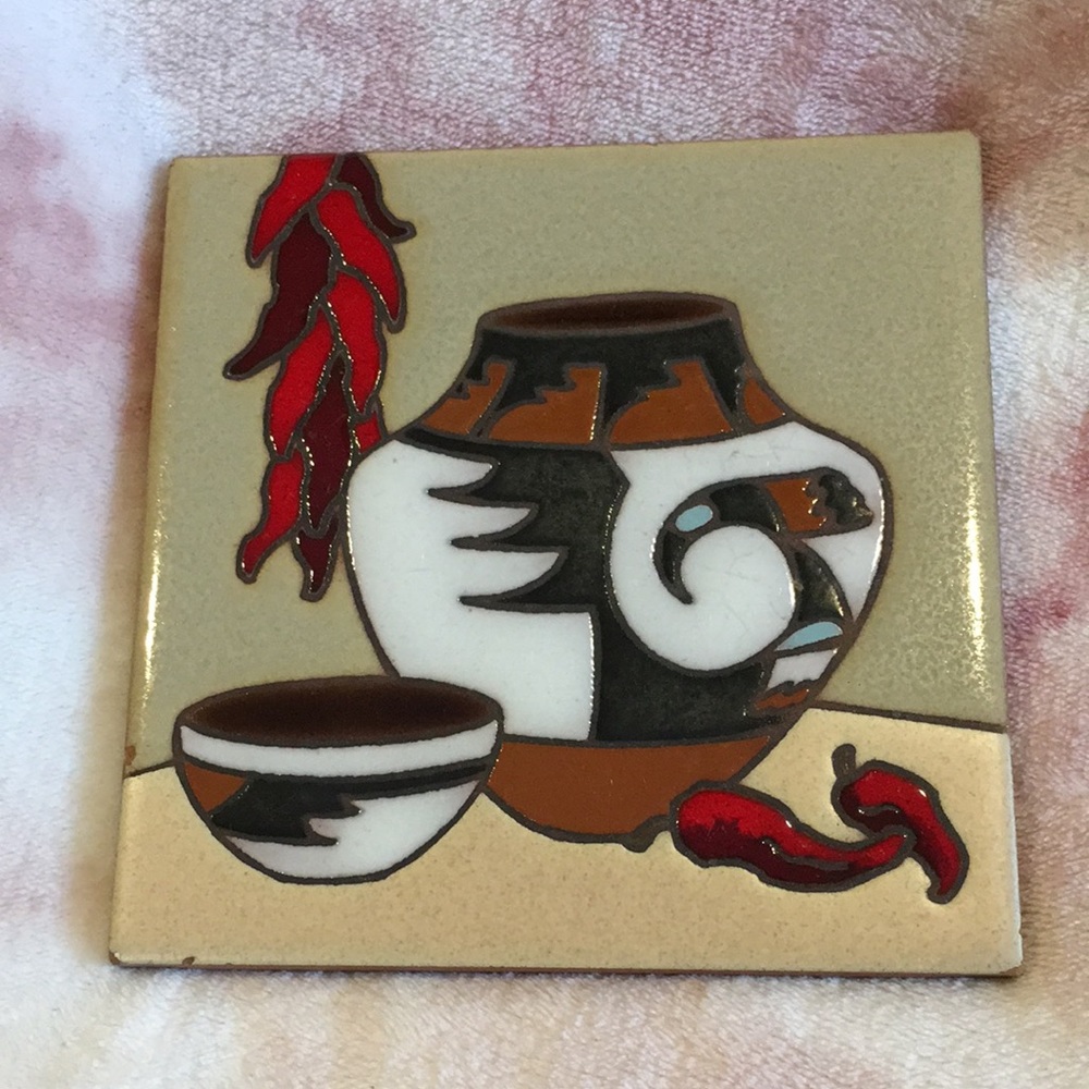 Souhwestern Clilies Native American Styled Kitchen Trivot, resale ceramic 6”